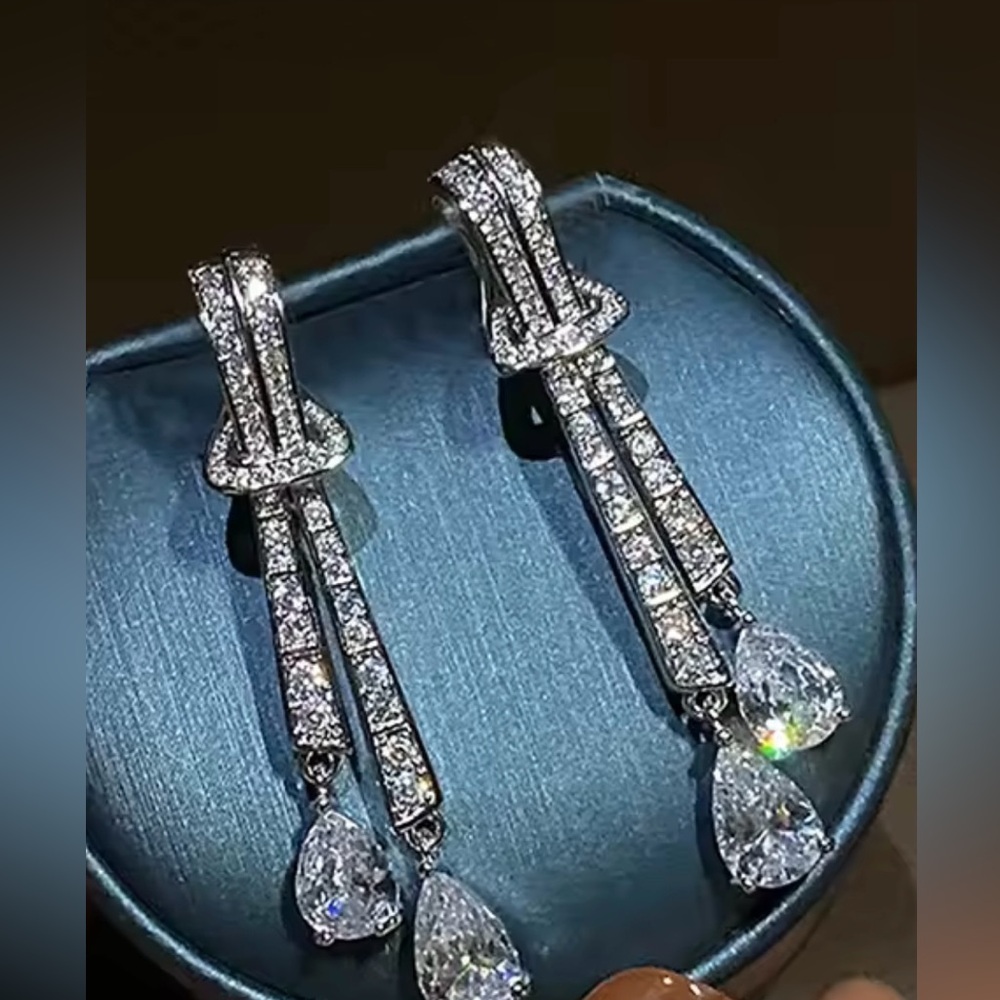 14k 4ct Pear Cut Dangle Earrings
